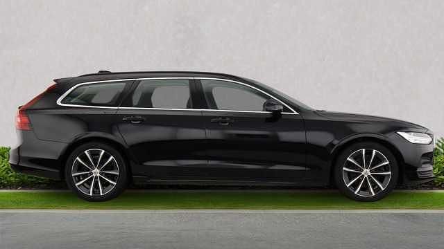 Used Volvo V90 Momentum 197 HP (144 kW) 2022 Black Estate