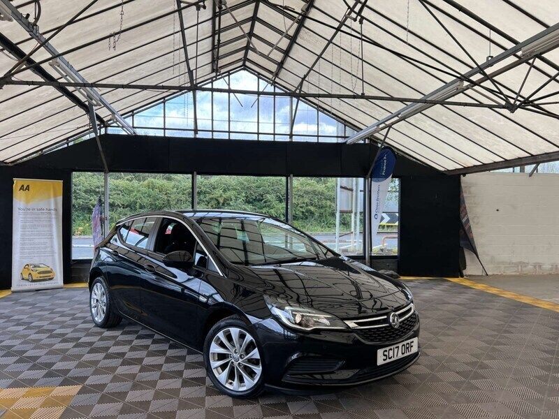 Black Used 2017 Vauxhall Astra Hatchback | £6,975 (Good price) - Image 1/4