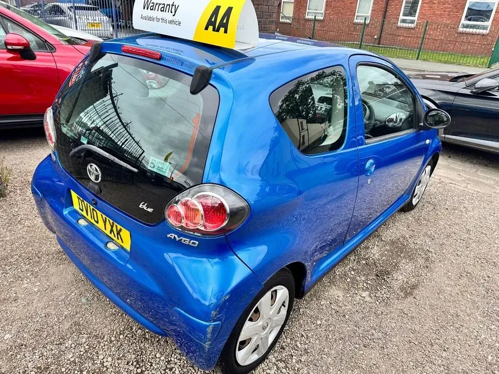 Used Toyota Aygo 67 HP (49 kW) 2010 Blue Hatchback