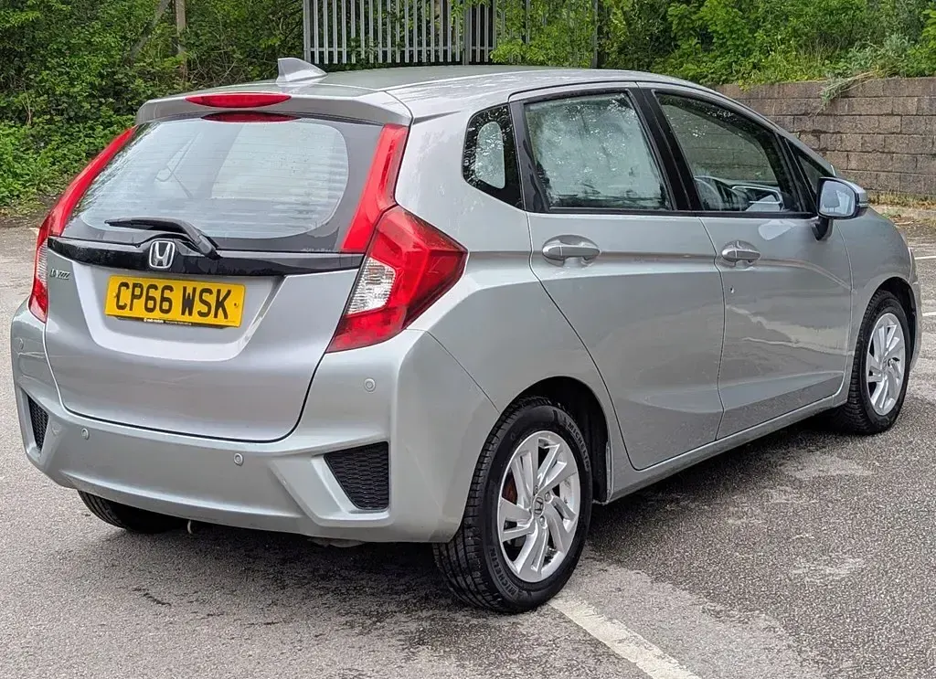 Usado Honda Jazz SE 102 CV (75 kW) 2017 Plateado Utilitario