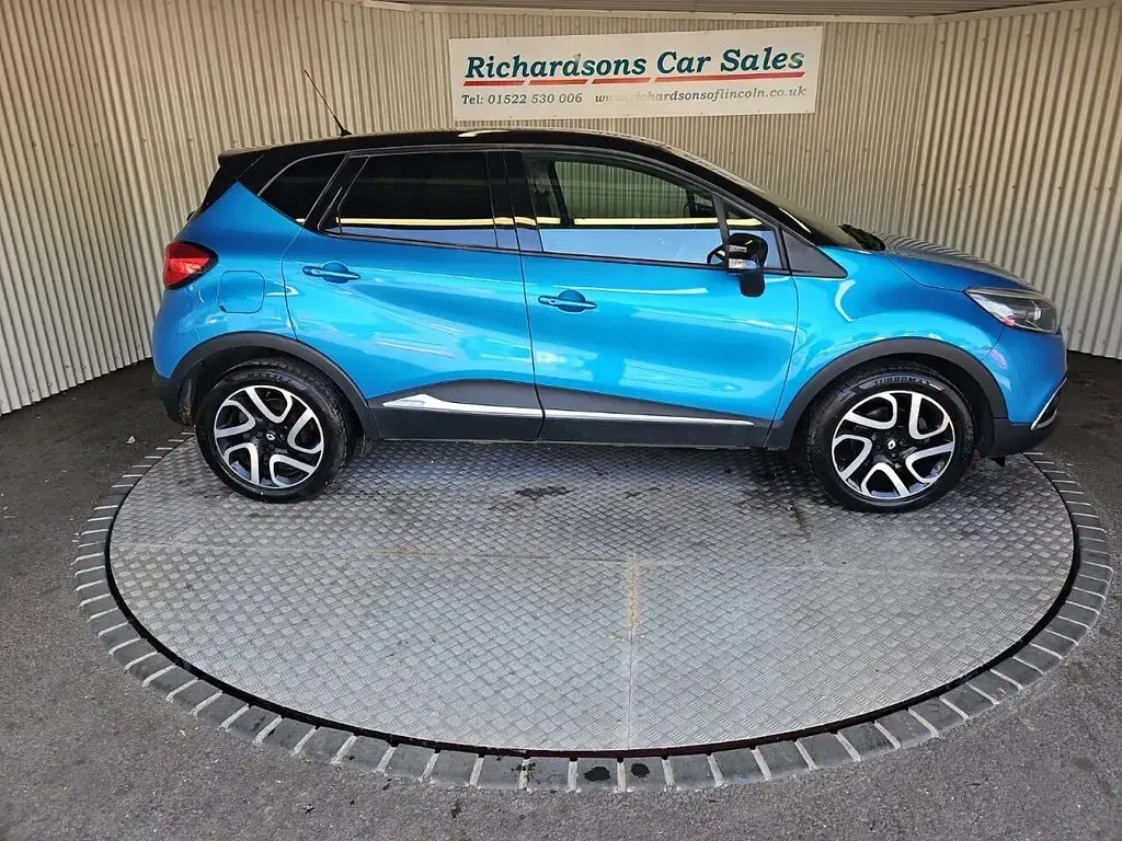 Used Renault Captur Dynamique 90 HP (66 kW) 2016 Blue SUV