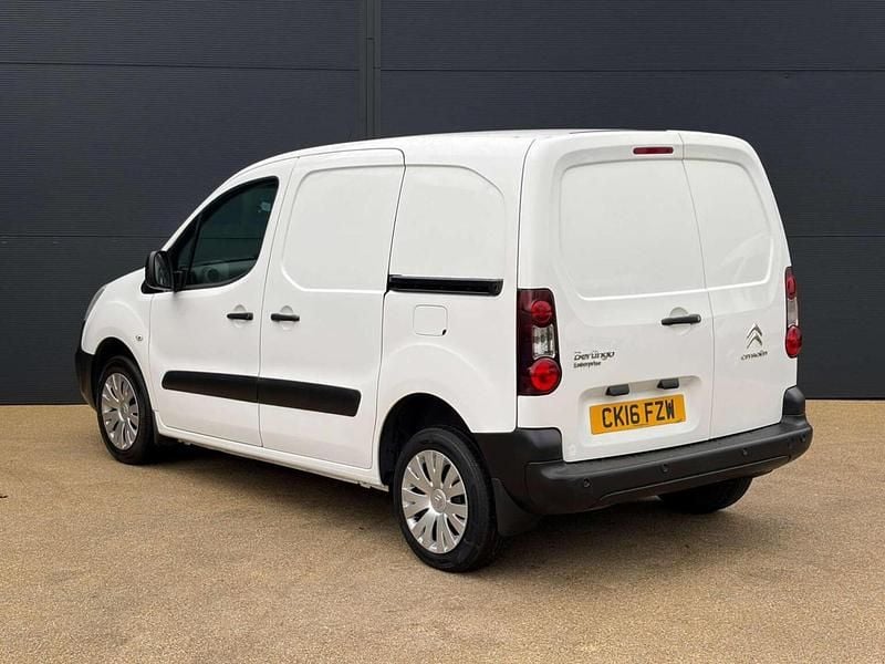 Used Citroën Berlingo 90 HP (66 kW) 2016 White MPV