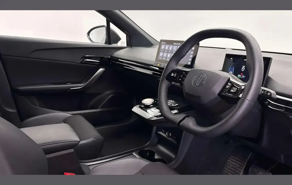 Begagnad MG MG4 EV Trophy 180 kW (245 HK) 2024 Grå Halvkombi