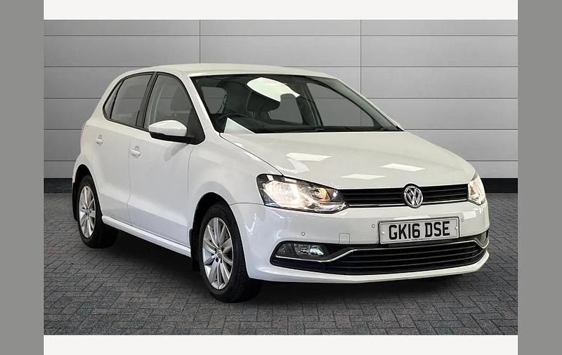 Used VW Polo SE 90 HP (66 kW) 2016 White Hatchback
