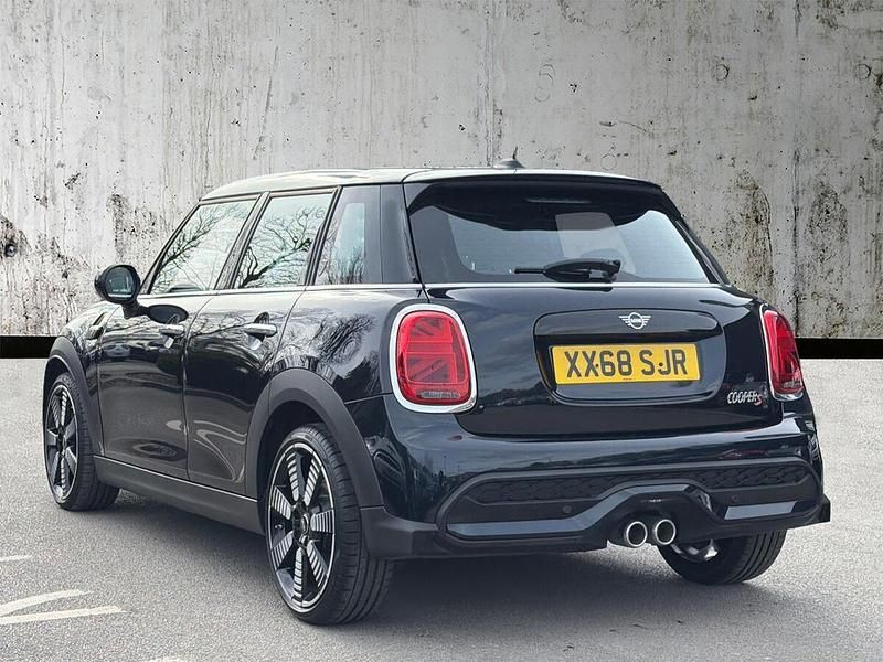 Begagnad Mini Cooper S Exclusive 192 HK (141 kW) 2023 Svart Halvkombi