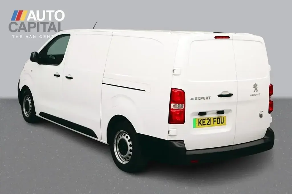 Used Peugeot e-Expert 100 kW (136 HP) 2021 White Van