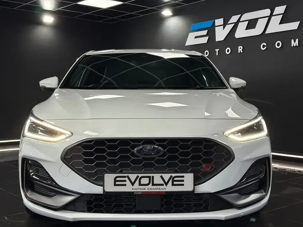 Used Ford Focus ST 280 HP (205 kW) 2023 White Hatchback