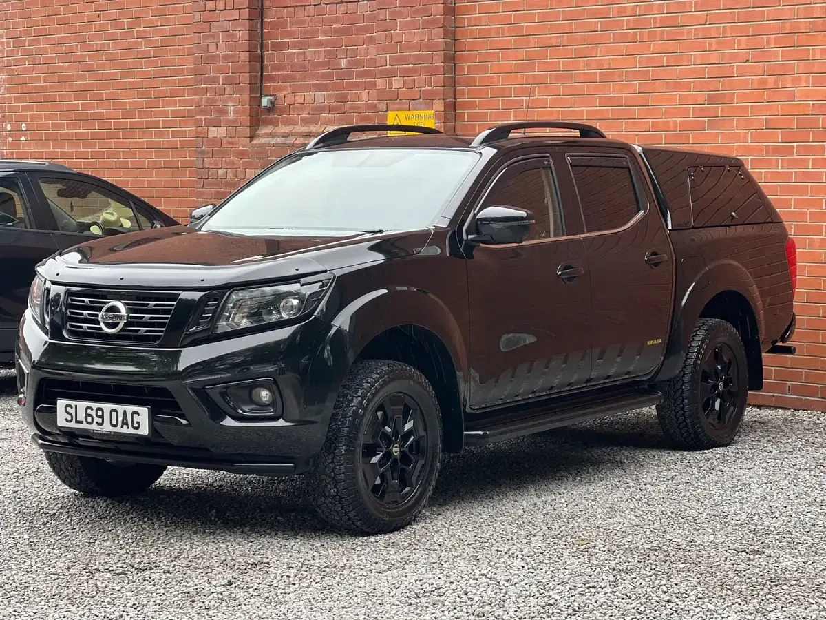 Used Nissan Navara N-Guard 190 HP (139 kW) 2019 Black Pickup