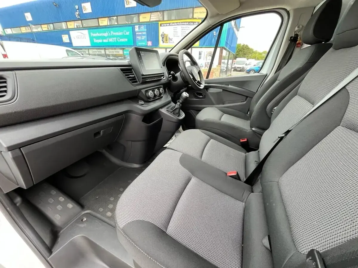 Used Renault Trafic 2025 White MPV