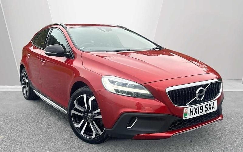 Used 2019 Volvo V40 Pro Hatchback | £13,450 (Fair price) - Image 1/4