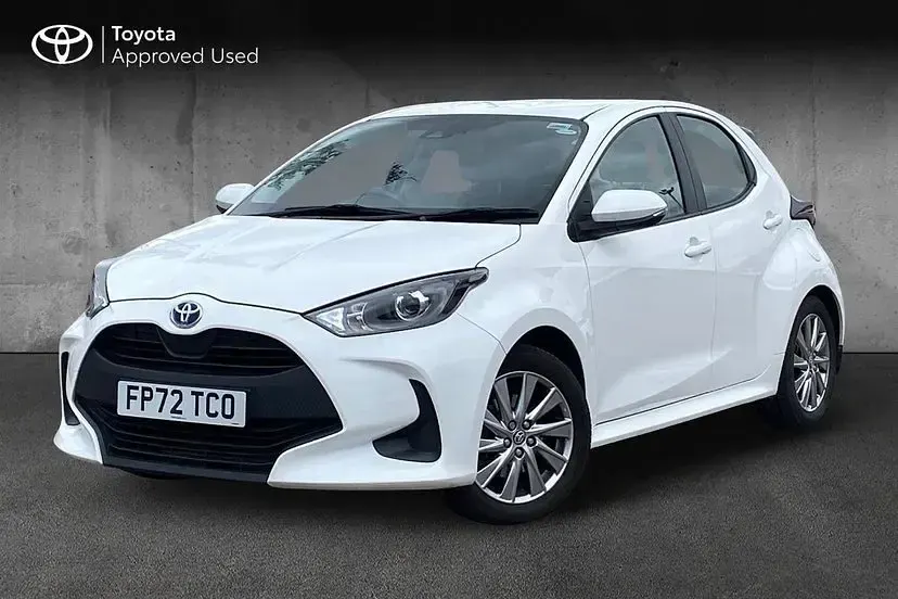 Used Toyota Yaris 116 HP (85 kW) 2022 White Hatchback