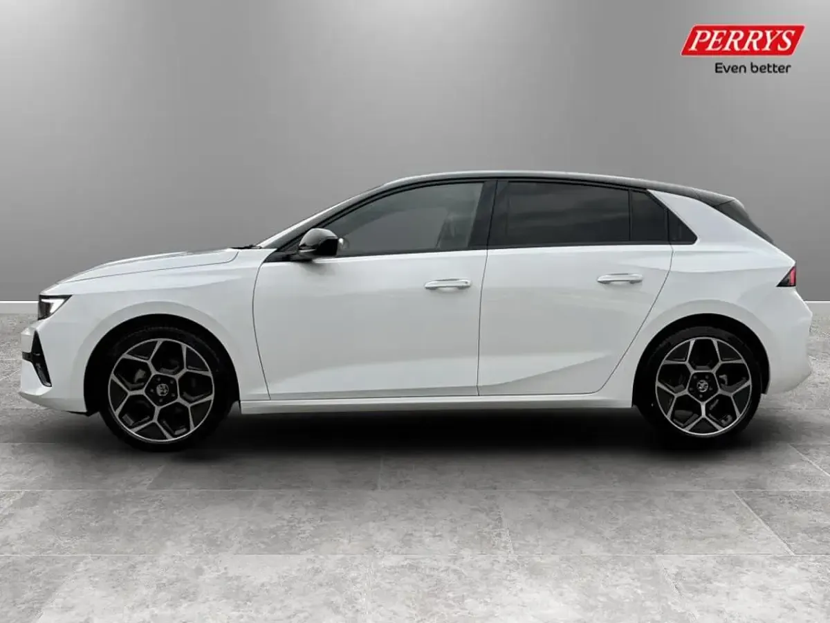 New Vauxhall Astra Ultimate 128 HP (94 kW) 2026 White Hatchback