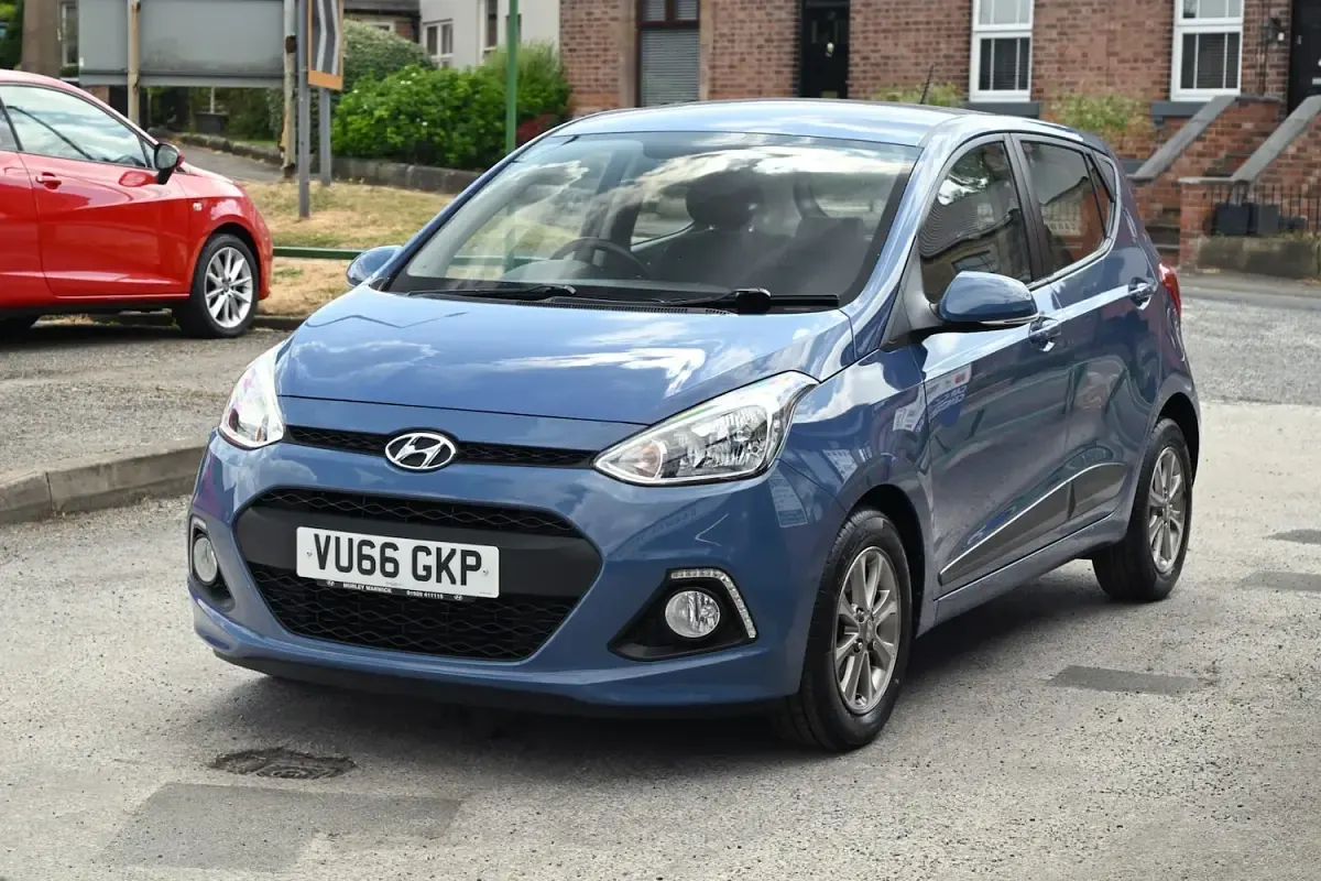 Used Hyundai i10 Premium 2016 Blue Hatchback
