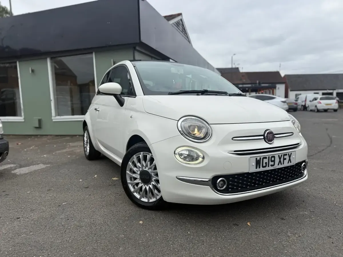 Used Fiat 500 Lounge 85 HP (62 kW) 2019 White Hatchback