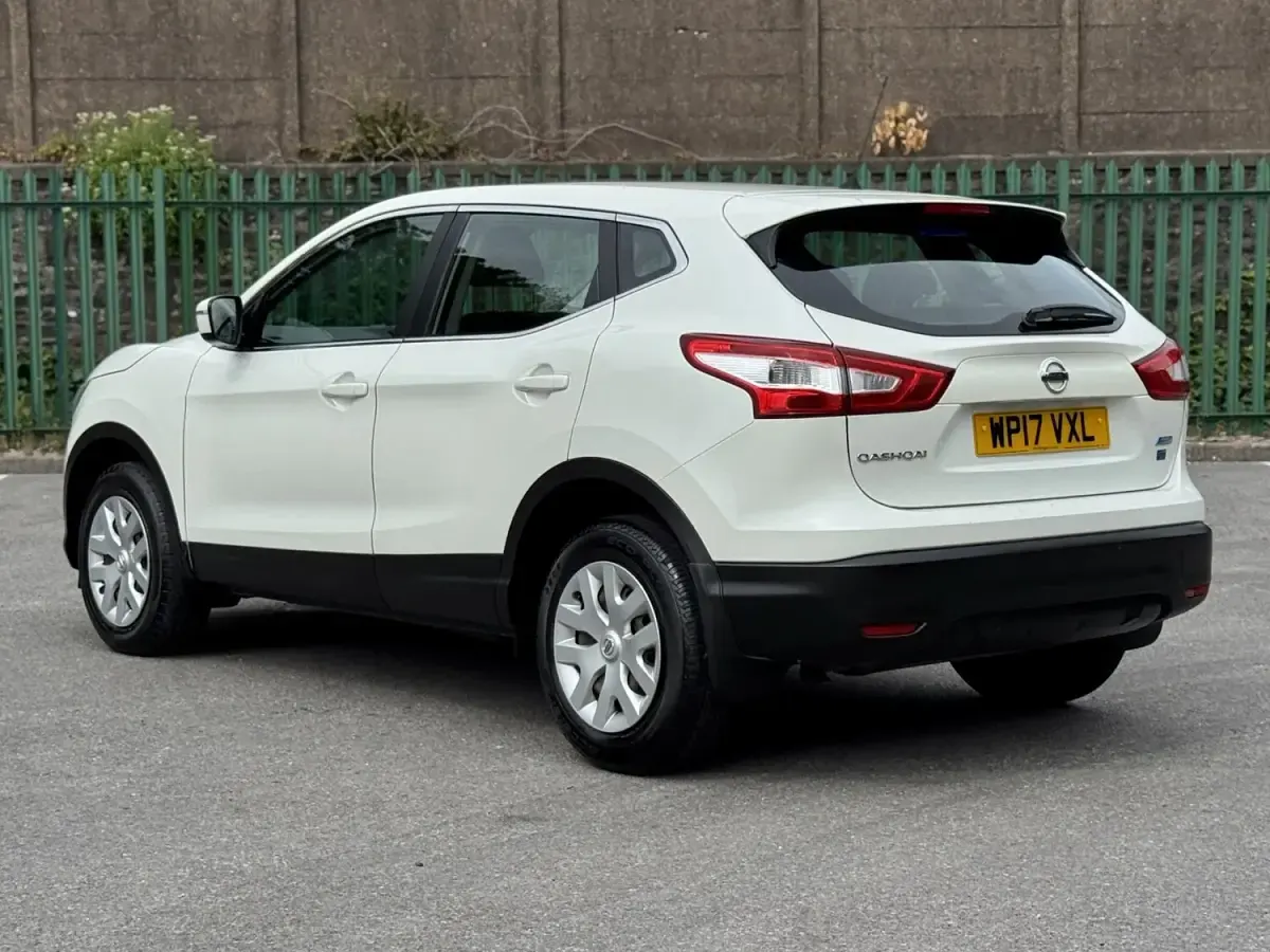 Used Nissan Qashqai Visia 2017 White SUV