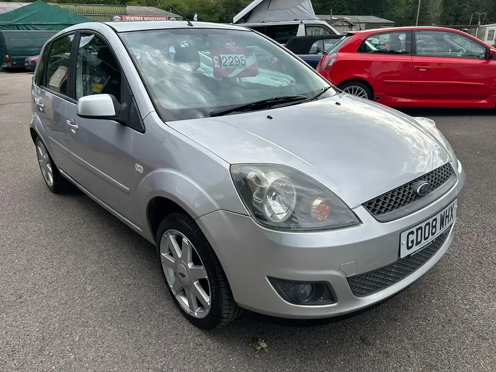 Used Ford Fiesta Zetec 74 HP (54 kW) 2008 Silver Hatchback