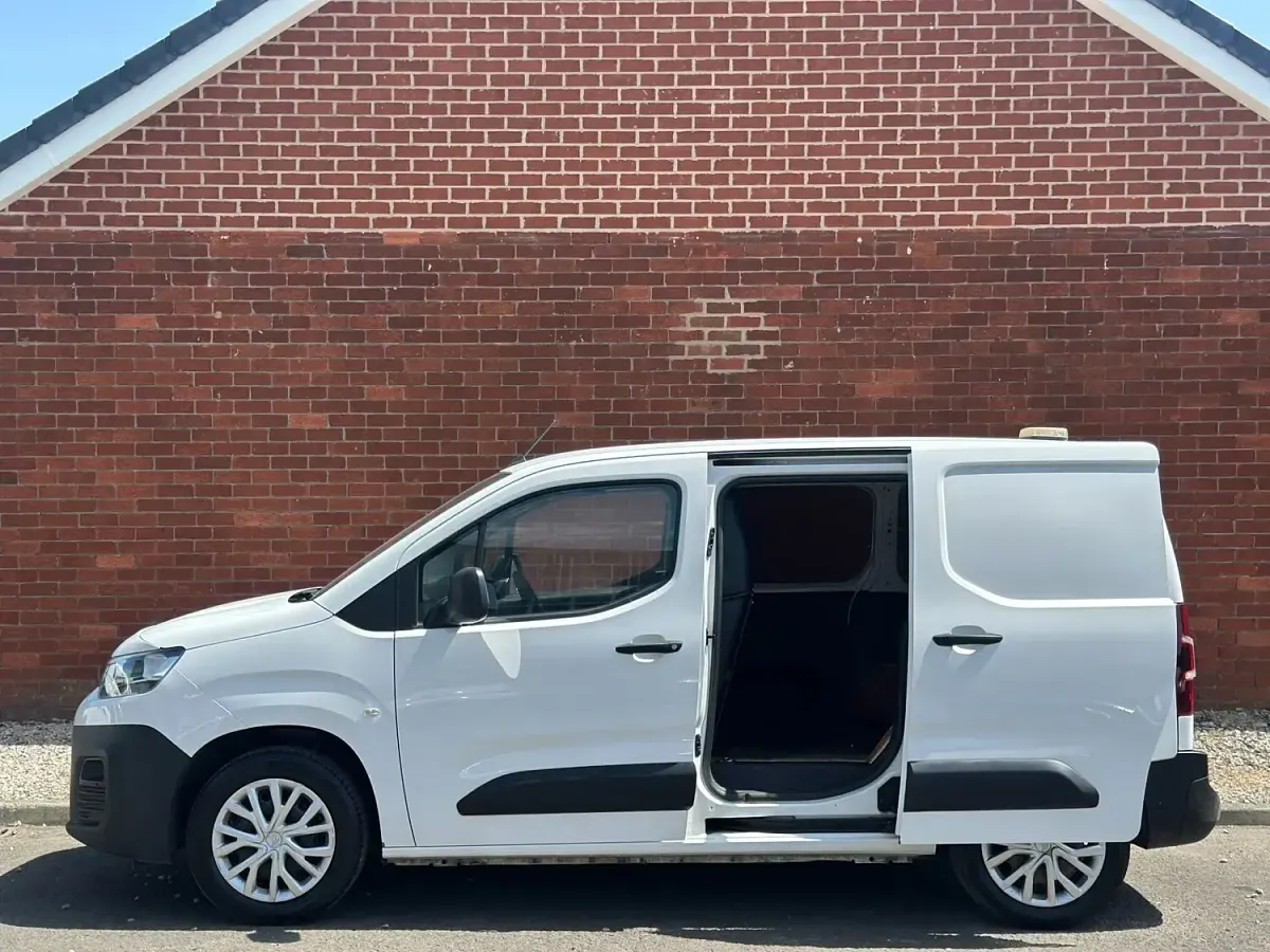 Used Citroën Berlingo 100 HP (73 kW) 2020 White MPV