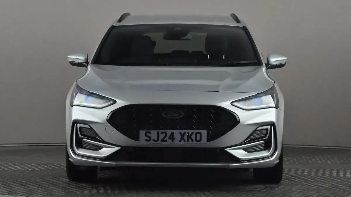 Begagnad Ford Focus ST-Line X 155 HK (114 kW) 2024 Silver Kombi