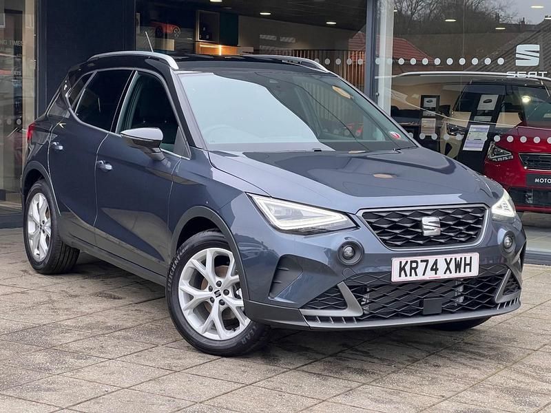 Grey New 2024 Seat Arona FR SUV | £18,997 (Good price) - Image 1/4