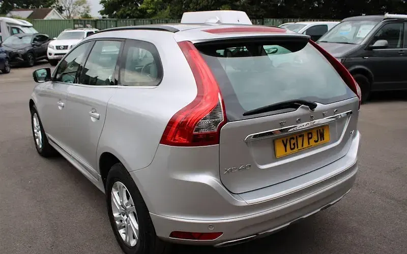 Used Volvo XC60 SE 190 HP (139 kW) 2017 SUV
