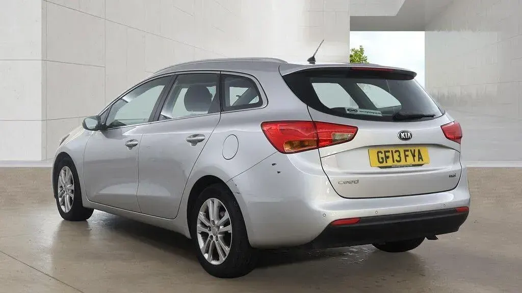 Used Kia Ceed Sportswagon 126 HP (92 kW) 2013 Silver Estate