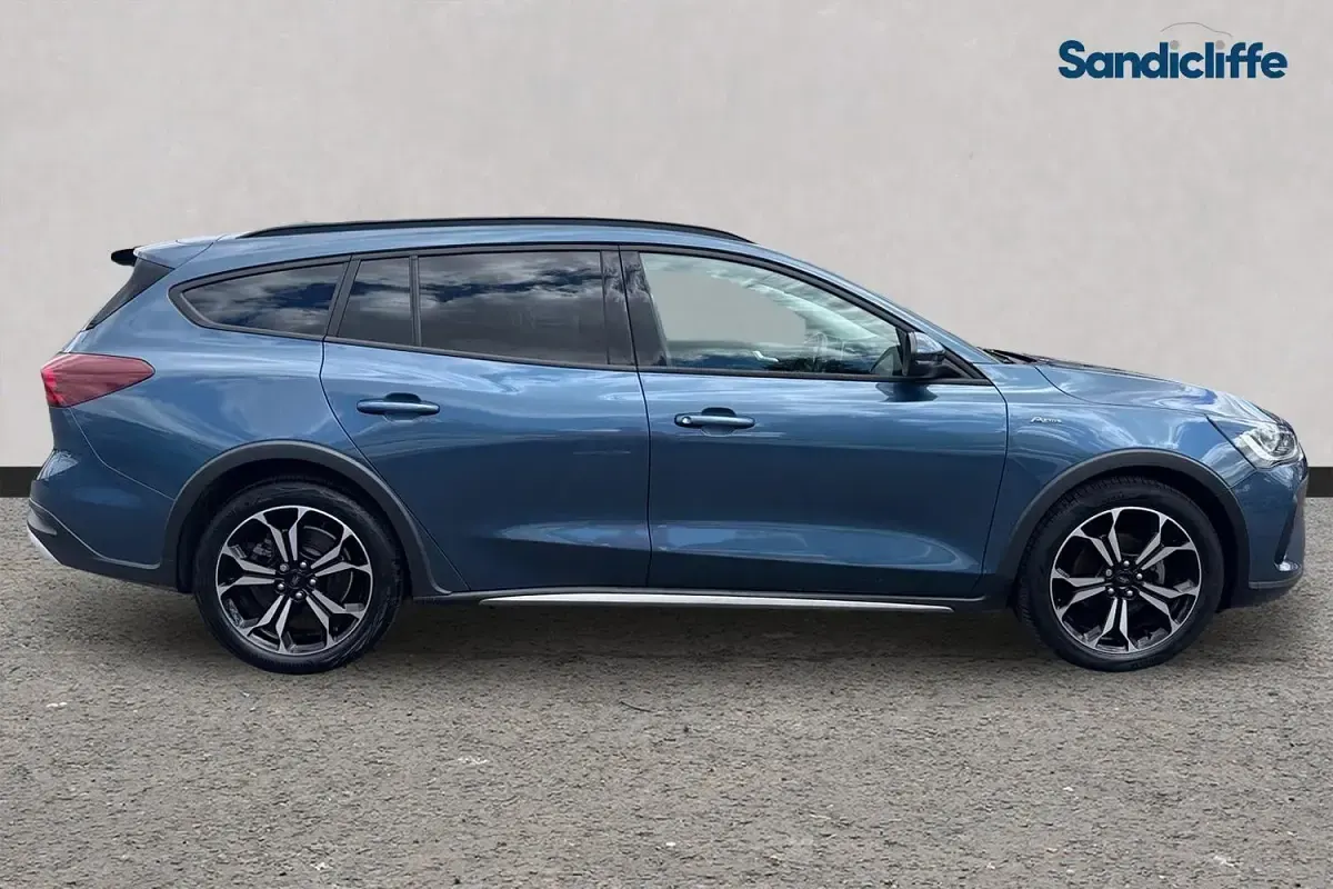 Used Ford Focus Active X 155 HP (114 kW) 2023 Blue Estate