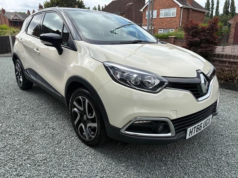 Used Renault Captur Dynamique 90 HP (66 kW) 2017 Cream/black SUV