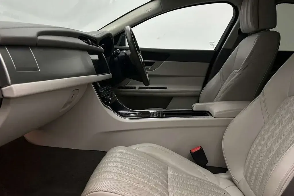 Usado Jaguar XF Portfolio 247 HP (181 kW) 2019 Vermelho Sedan