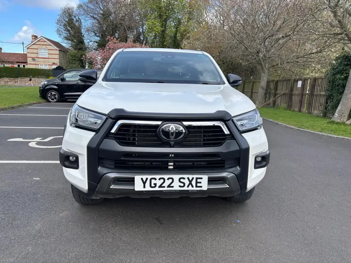 Used Toyota HiLux 201 HP (147 kW) 2022 White Pickup