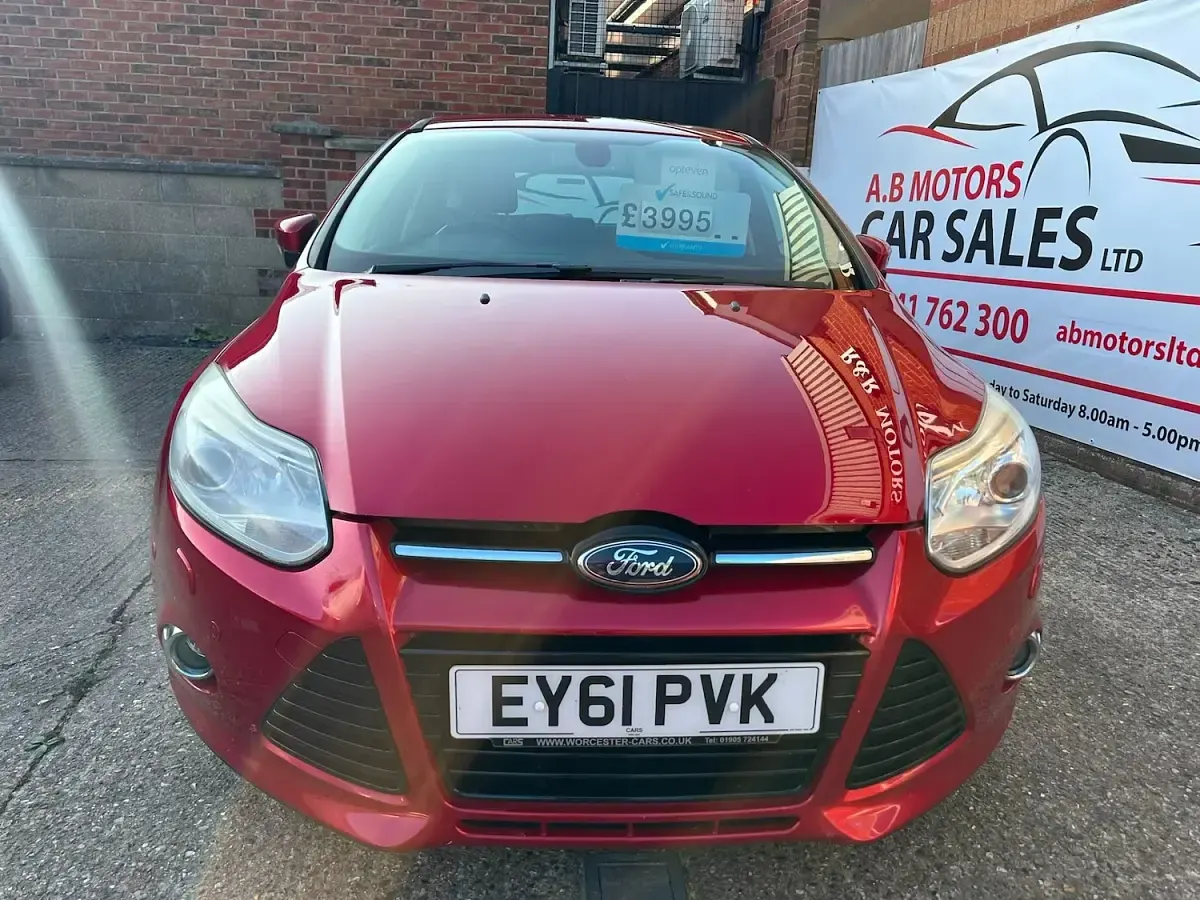 Used Ford Focus Titanium X 147 HP (108 kW) 2011 Red Hatchback