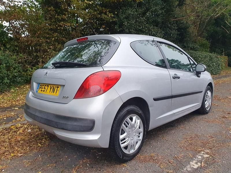 Silver Used 2007 Peugeot 207 Hatchback | £1,175 (Fair price) - Image 1/4
