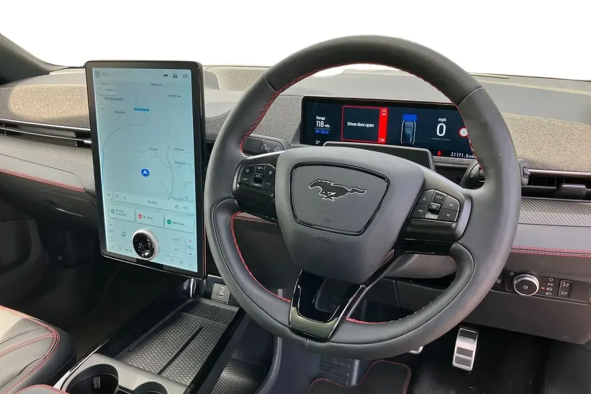Begagnad Ford Mustang Extended Range 351 HK (258 kW) 2021 Röd Halvkombi