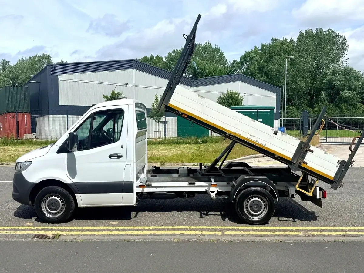 Used Mercedes Sprinter Progressive 160 HP (117 kW) 2021 White Van
