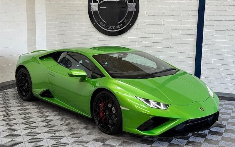 Used 2022 Lamborghini Huracán Coupe | £159,995 (Super price) - Image 1/4