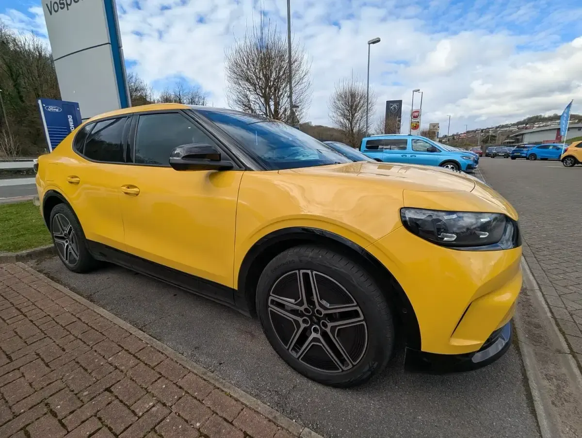 Used Ford Capri Premium 210 kW (286 HP) 2024 Yellow SUV