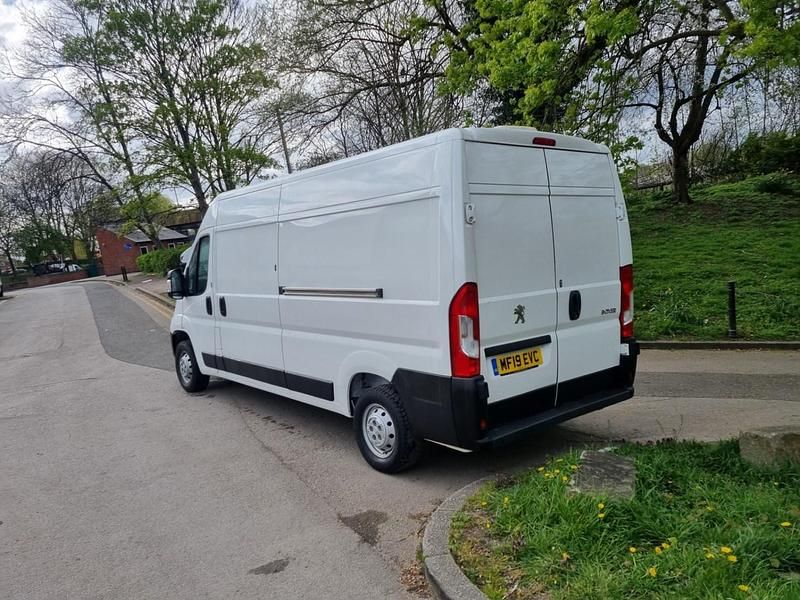 Used Peugeot Boxer 130 HP (95 kW) 2019 White Van