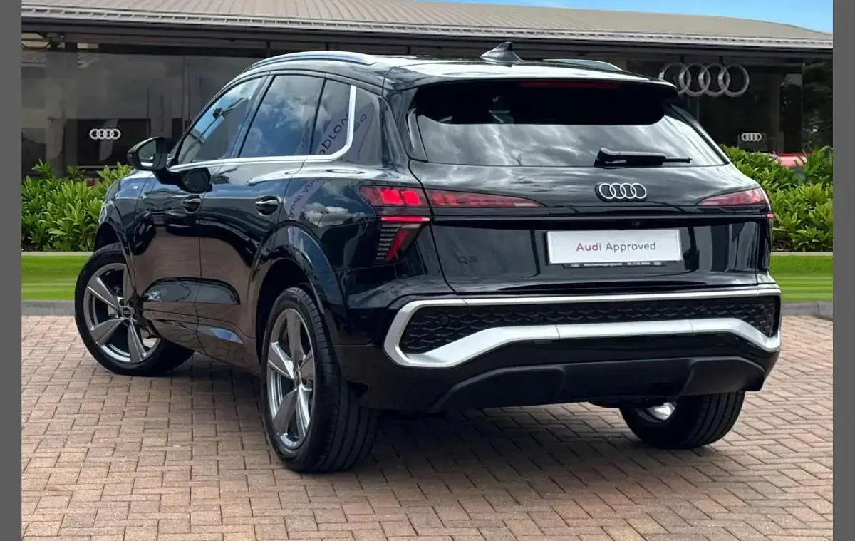 Used Audi Q3 S-Line 150 HP (110 kW) 2026 Black SUV
