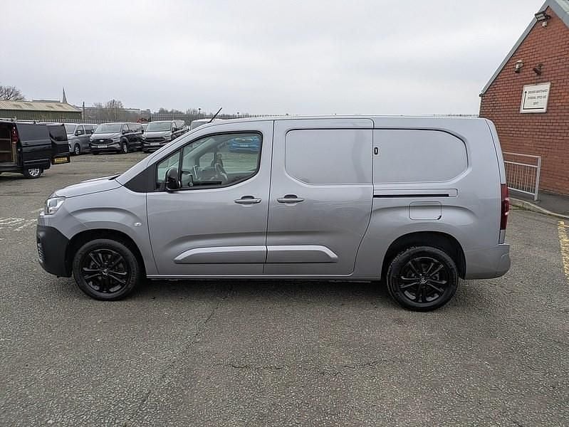 Used Citroën Berlingo 130 HP (95 kW) 2023 Grey MPV