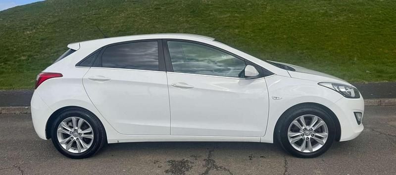 Used Hyundai i30 Edition 100 HP (73 kW) 2013 White Hatchback
