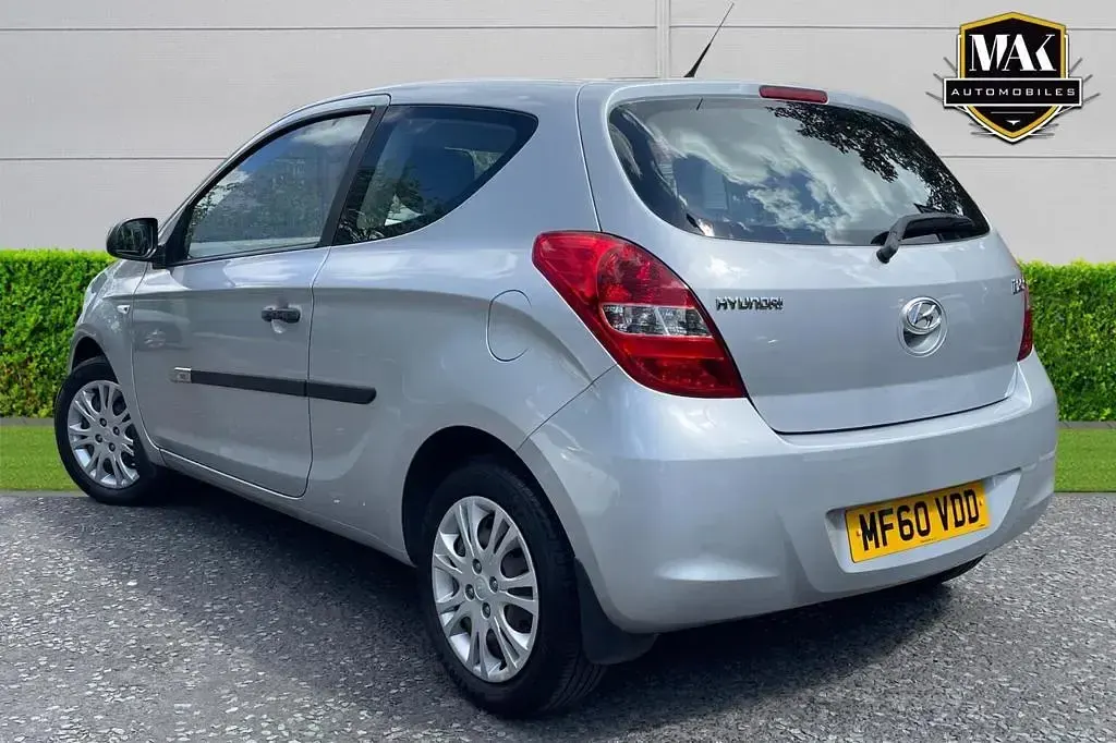 Used Hyundai i20 Classic 78 HP (57 kW) 2010 Silver Hatchback