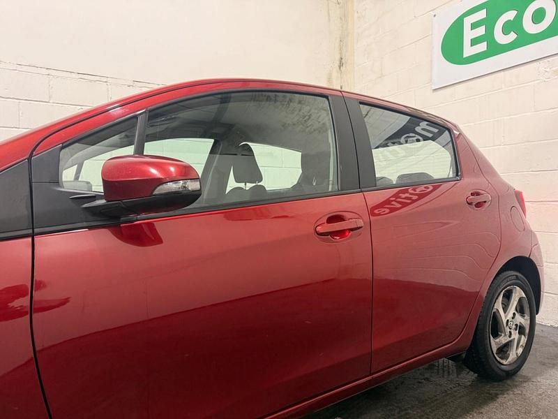 Used Toyota Yaris Hybrid 2015 Red Hatchback