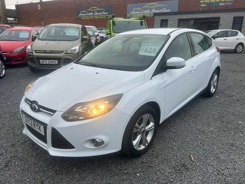 Used Ford Focus Zetec 2013 White Hatchback