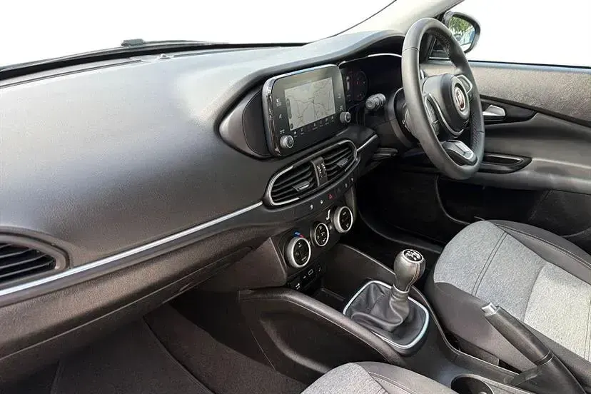 Used Fiat Tipo Cross 100 HP (73 kW) 2021 Grey Hatchback