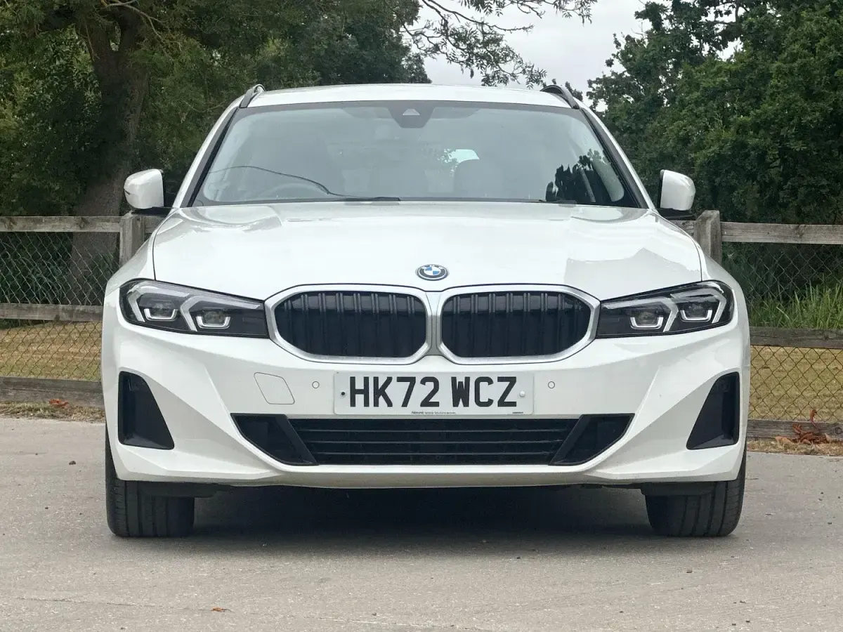 Used BMW 330e Sport Line 292 HP (214 kW) 2023 White Estate