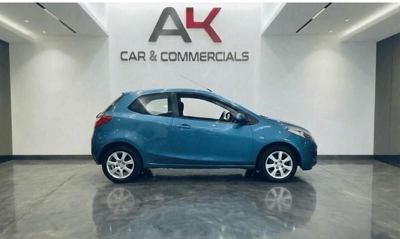 Used Mazda 2 84 HP (61 kW) 2010 Blue Hatchback