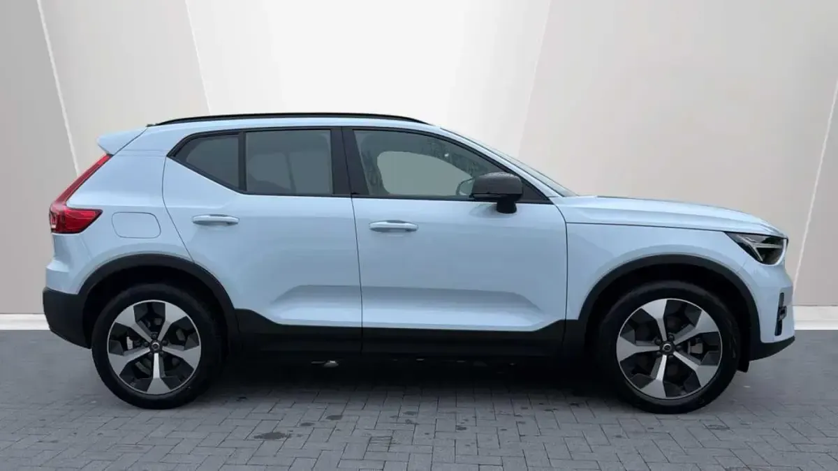 Used Volvo XC40 Plus 197 HP (144 kW) 2024 Blue SUV