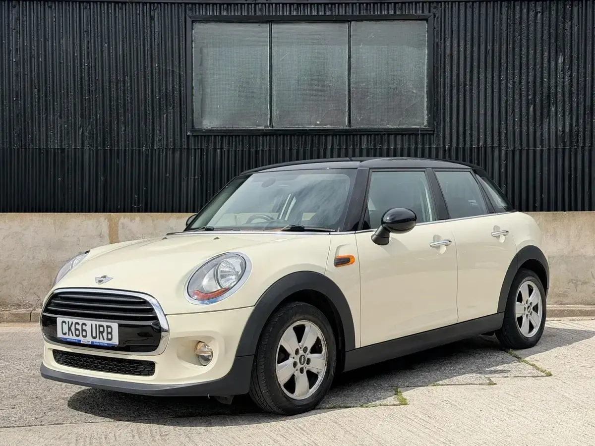 Used Mini Cooper Hatch 136 HP (100 kW) 2016 White Hatchback