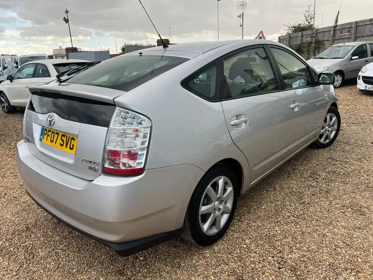 Used Toyota Prius 113 HP (83 kW) 2007 Silver Hatchback