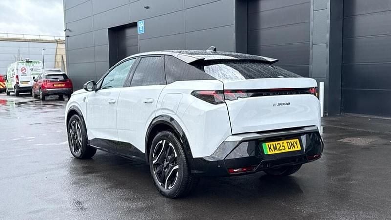 Used Peugeot e-3008 GT 152 kW (207 HP) 2025 White SUV