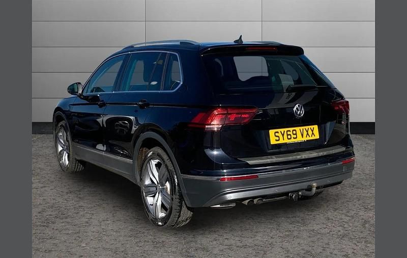 Second-hand VW Tiguan SEL 190 CP (139 kW) 2020 Negru SUV